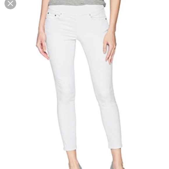 white jag jeans pull on